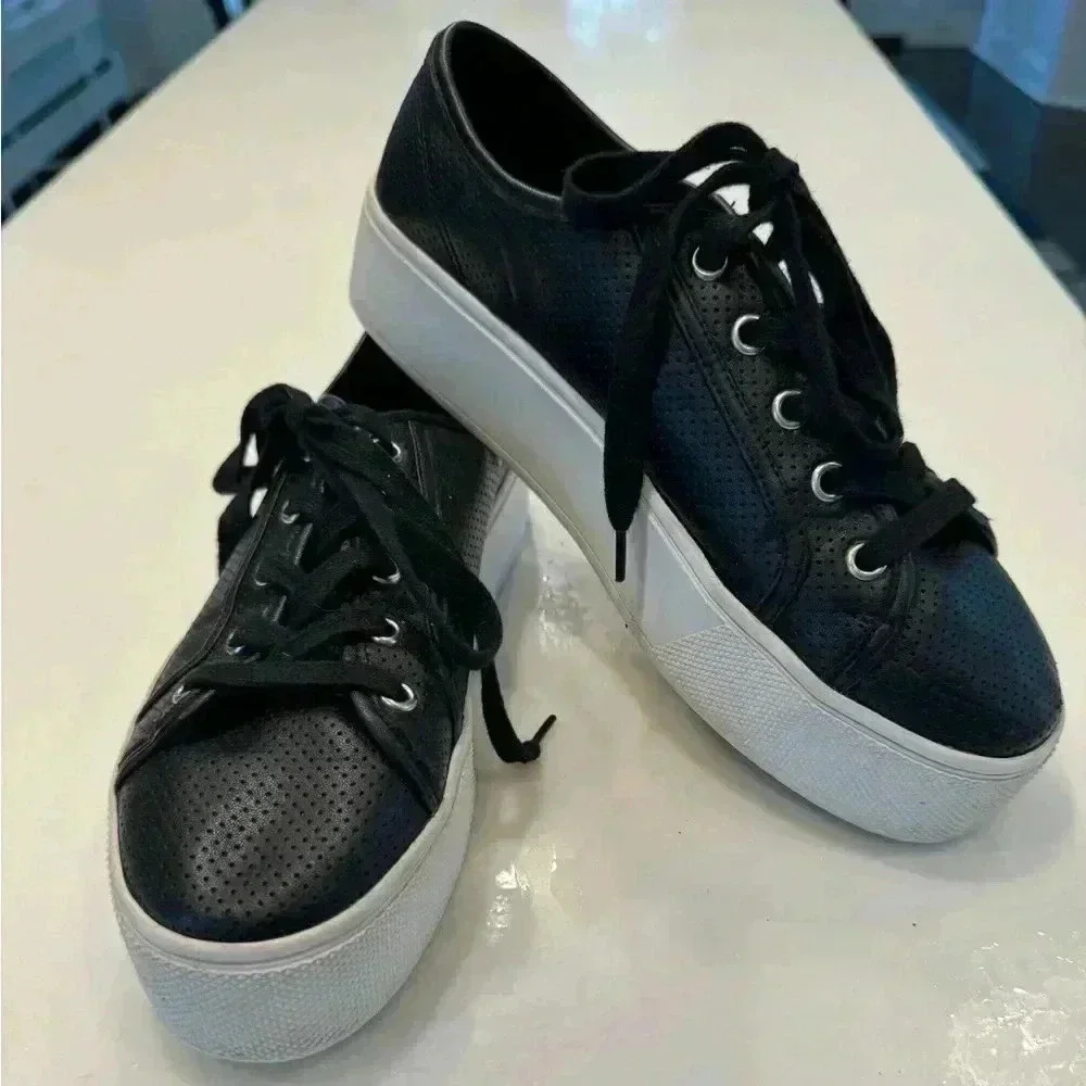 Steve Madden women’s sneakers black leather w/ white chunky soles size 8.5